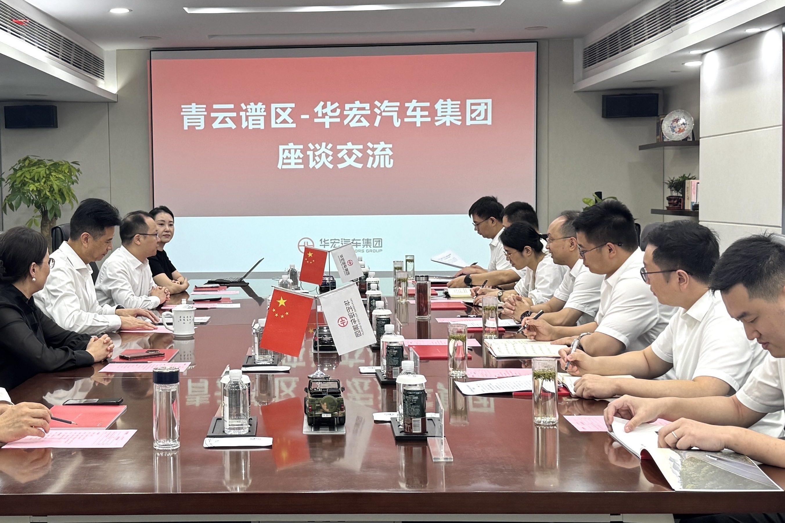 青云谱区委书记罗国栋、代区长洪略走访调研华宏汽车集团